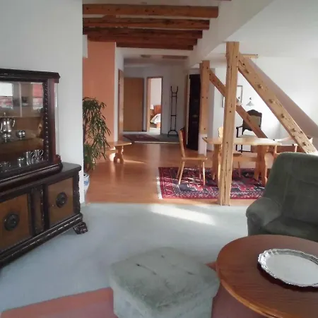 Gemuetliche-herberge-unterm-dach Apartamento *